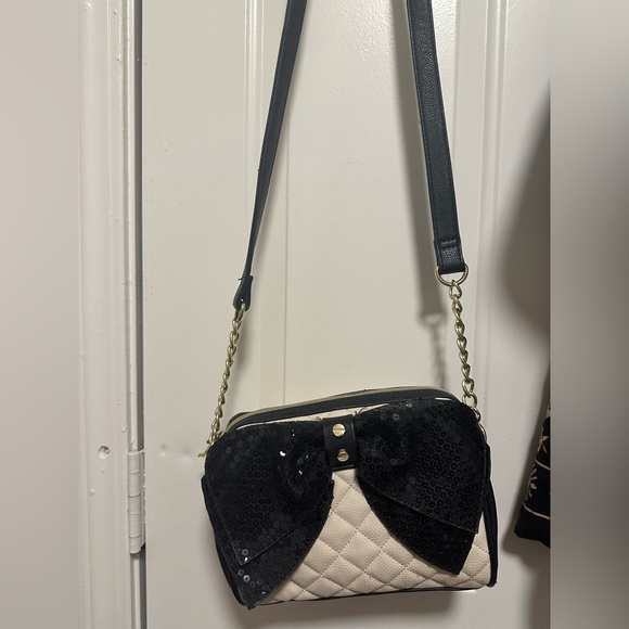 Betsy Johnson sequined bow purse - Picture 3 of 7